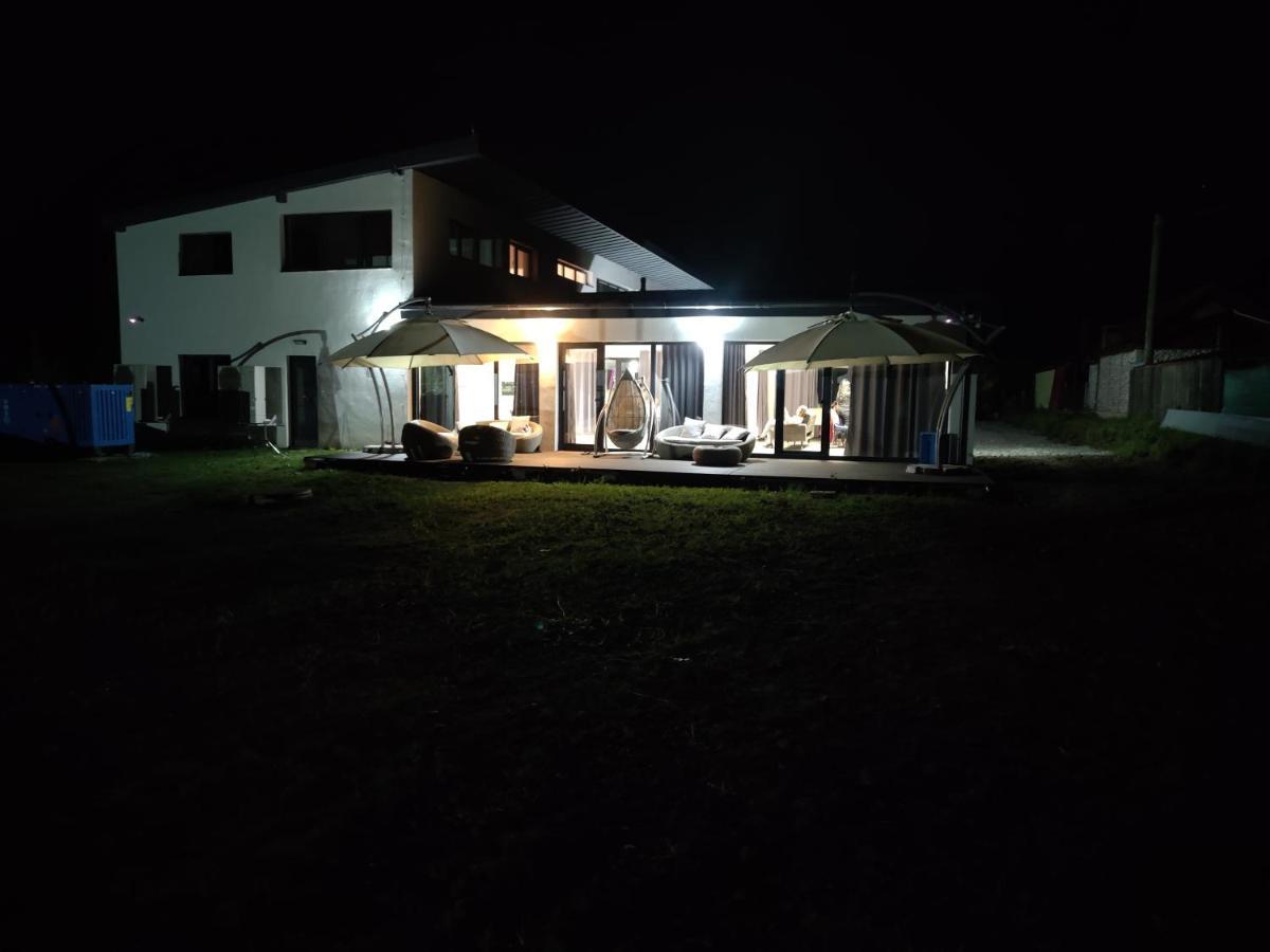 Jai Giridhari Villa Avrig Buitenkant foto